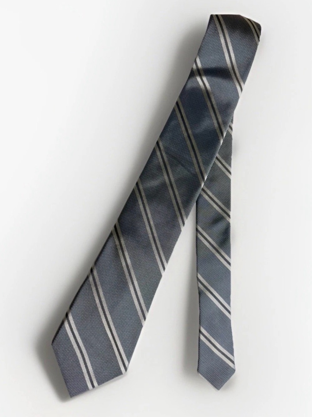 CALVIN KLEIN 100% Silk Tie Mens Gray Striped Tie 60” to 3.5”